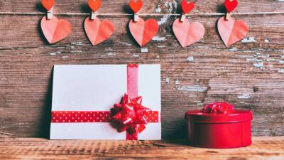 The Best Valentine’s Day Gifts for Her - www.etonline.com