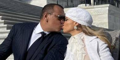 Jennifer Lopez and Alex Rodriguez Took a Highly Instagrammable Kissing Photo on Inauguration Day - www.elle.com