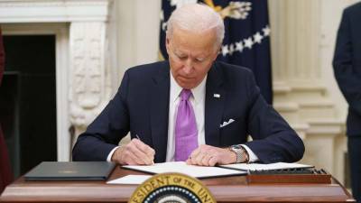President Biden Signs Burst of Virus Orders, Requires Masks for Travel - www.hollywoodreporter.com - USA