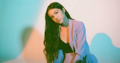 Olivia Rodrigo races to a second week at Number 1 on the Official Irish Singles Chart with Drivers License - www.officialcharts.com - Australia - Britain - New Zealand - USA - Ireland - Canada - Netherlands