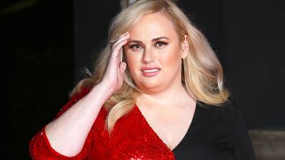 Rebel Wilson Lifts Shirt To Reveal Nasty Bruised Ribs After Freak Accident — Watch - hollywoodlife.com - Australia - Mexico