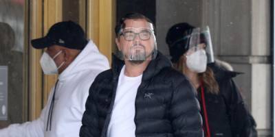 Leonardo DiCaprio Keeps It Casual on Set of 'Don't Look Up' - www.justjared.com - state Massachusets