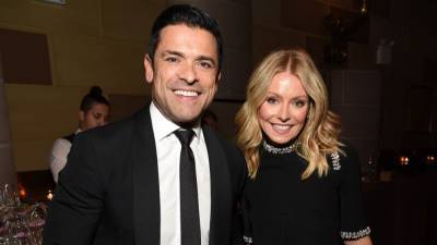 Mark Consuelos Leaves a Very NSFW Comment on Wife Kelly Ripa's Post - www.etonline.com