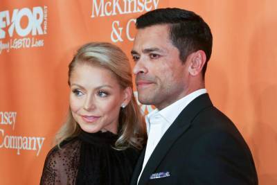Mark Consuelos Responds With Hilariously Raunchy Comment On Kelly Ripa’s New Photo - etcanada.com
