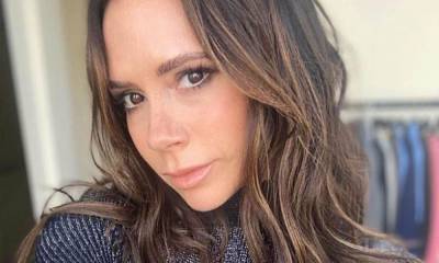 Victoria Beckham confuses fans by posing without wedding ring - hellomagazine.com