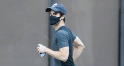 Darren Criss Sprints Across the Street While Heading to Physical Therapy - www.justjared.com - Los Angeles