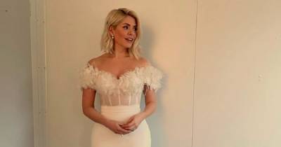 Holly Willoughby looks sensational in feathered white gown for second week of Dancing on Ice - www.ok.co.uk - Britain