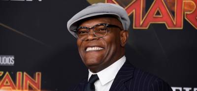 Samuel L. Jackson Wears Avengers Face Mask While Getting COVID-19 Vaccination - www.justjared.com - city Inglewood