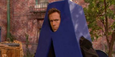Ryan Reynolds Pokes Fun at His Appearance on 'Sesame Street' - www.justjared.com