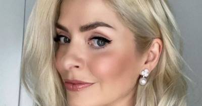 Holly Willoughby stuns in 'film star' seflie after 'confusing' Dancing On Ice fans with latest look - www.manchestereveningnews.co.uk