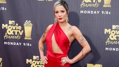 Halsey Pregnant: Singer Debuts Baby Bump In Crochet Bikini Top For Gorgeous Maternity Shoot - hollywoodlife.com - Britain