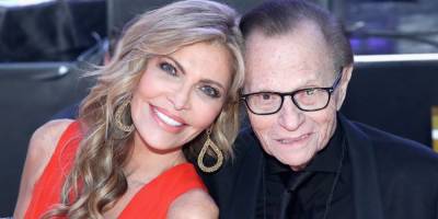 Larry King's Widow Shawn Reveals the Sentimental Item of Clothing the Family Wore to His Funeral - www.justjared.com