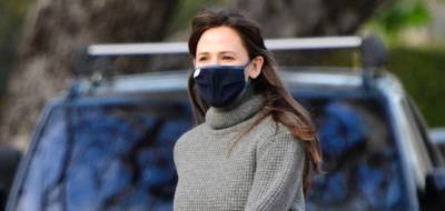 Jennifer Garner Stays Warm in Gray Turtleneck While Out with a Friend - www.justjared.com - county Gray