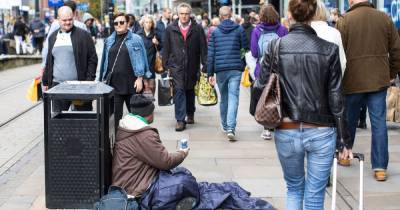 Police arrest 'aggressive beggars' approaching drivers stuck in Manchester traffic - www.manchestereveningnews.co.uk - Manchester