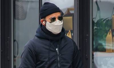 Justin Theroux Rocks Leather Gloves During Walk with His Beloved Dog Kuma - www.justjared.com - New York - city Broad