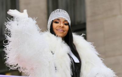 Ashanti announces she and family are now free of COVID-19 - www.nme.com
