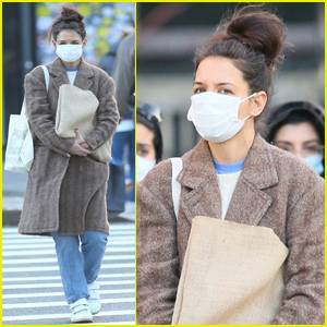 Katie Holmes Masks Up for Afternoon Stroll in NYC - www.justjared.com - New York