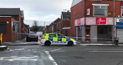 Man, 35, seriously injured after being stabbed during 'confrontation with a number of people' - www.manchestereveningnews.co.uk
