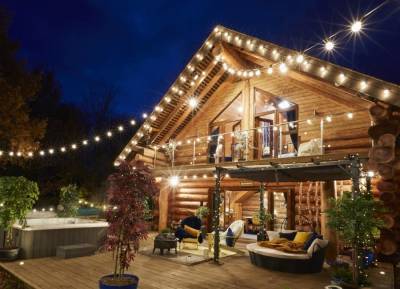 PICS: See the luxury chalets for ITV’s new dating show The Cabins - evoke.ie