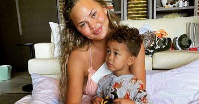 Chrissy Teigen confuses fans with new holiday photo of son Miles - www.msn.com