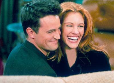 Julia Roberts made Matthew Perry do the strangest thing to convince her to appear in Friends - evoke.ie