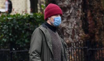 Tom Hiddleston Doubles Up with Masks While Taking His Dog for a Walk - www.justjared.com - Australia - London