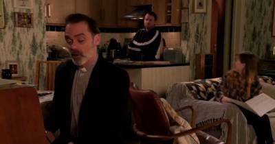 Coronation Street fans baffled as Billy 'plays the EastEnders theme tune' on the piano - www.manchestereveningnews.co.uk