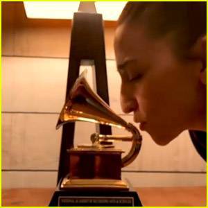 Sara Bareilles Finally Gets Her Grammy, One Year After She Won the Award - www.justjared.com - London - USA