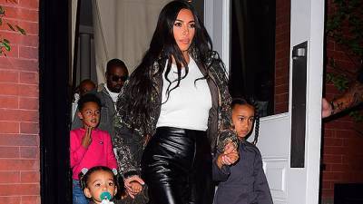 Kim Kardashian Rocks Sexy Cut Out Top As She Snuggles With Daughters North, 7 Chicago, 2, On Vacation - hollywoodlife.com - Chicago