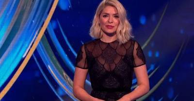 Dancing On Ice fans gasped when they saw Holly Willoughby's 'glam-tastic' dress - www.manchestereveningnews.co.uk