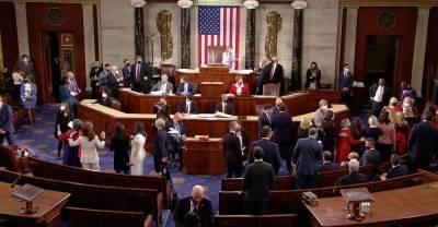 House lawmakers abandon social distancing as Pelosi reads oath to new members - www.foxnews.com - New York