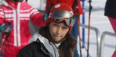 Bella Hadid Hits the Slopes for Afternoon of Skiing in Aspen - www.justjared.com - Colorado