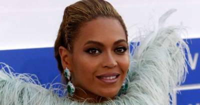 Beyonce shares rare photos of twins as she reflects on 2020 - www.msn.com