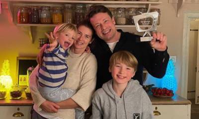 Jamie Oliver pays the sweetest tribute to wife Jools in stunning new photo - hellomagazine.com