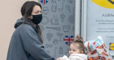 Pregnant Lacey Turner puts on casual display on shopping trip with daughter Dusty as she prepares to give birth - www.ok.co.uk