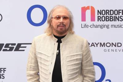 Barry Gibb ‘can’t handle’ watching The Bee Gees documentary - www.hollywood.com