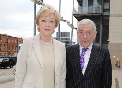 Viewers praise Marian Finucane’s grieving husband for his moving TV tribute - evoke.ie