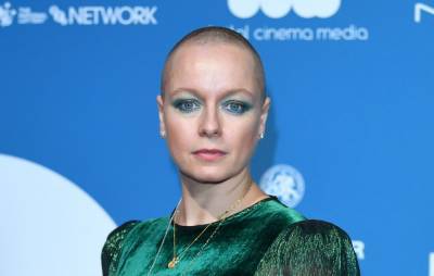 ‘The Walking Dead’ star Samantha Morton admitted to hospital: “#WearAMask” - www.nme.com