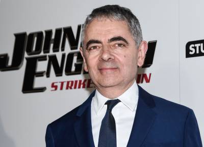 Rowan Atkinson Compares ‘Cancel Culture’ To ‘The Digital Equivalent Of A Medieval Mob Roaming The Street Looking For Someone To Burn’ - etcanada.com