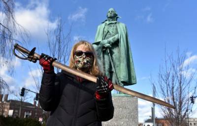 Massachusetts veteran returns sword he stole from statue 40 years ago - www.foxnews.com - state Massachusets - city Springfield