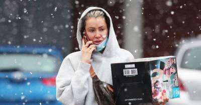 Olivia Attwood goes make-up free as she braves the snow to buy a karaoke machine in Manchester city centre - www.ok.co.uk - Manchester