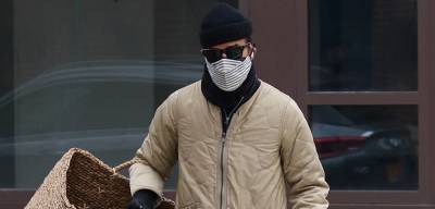 Justin Theroux Takes Dog Kuma With Him While Running Errands - www.justjared.com - New York