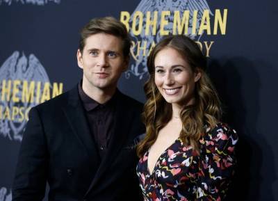 Downton star Allen Leech and wife Jessica celebrate second wedding anniversary with throwback snap - evoke.ie - California - Ireland - county Allen