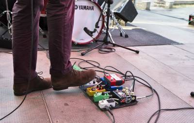 Coronavirus vaccine conspiracy theorists mistake guitar pedal diagram for “5G chip” - www.nme.com - Italy