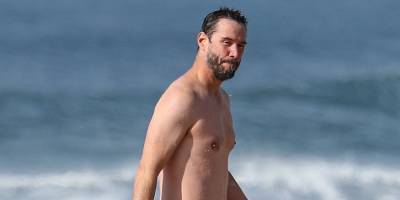 Keanu Reeves Looks Fit Shirtless at the Beach in Malibu - www.justjared.com - Malibu - Germany