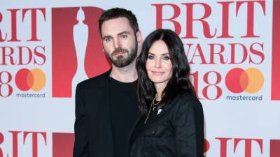Courteney Cox Shares First Selfie Since Reuniting With Johnny McDaid After 9 Months Apart - www.etonline.com