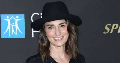 Sara Bareilles to take part in virtual drinking game for charity - www.msn.com