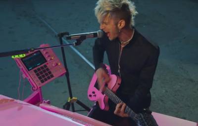 Watch Machine Gun Kelly perform a medley of ‘Tickets To My Downfall’ songs on ‘Kimmel’ - www.nme.com