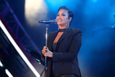 Demi Lovato Sings ‘Skyscraper’ For Aliens In Her New Show ‘Unidentified’ - etcanada.com