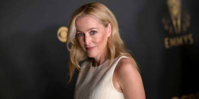 Gillian Anderson just posted a super glowy no-makeup selfie from bed - www.msn.com - county Wake